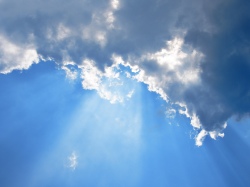 Clouds-in-the-sky-and-god-rays-wallpaper_4428